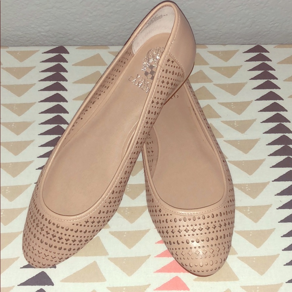 NWOT Vince Camuto Nude Flats